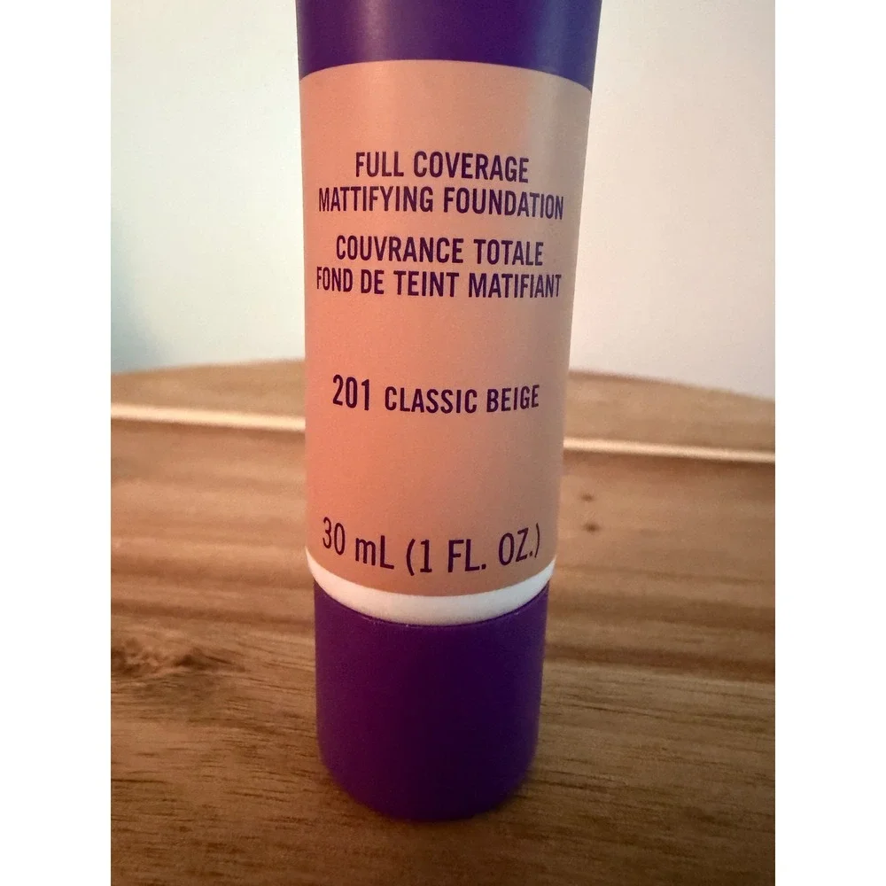 Rimmel London Stay Matte Lightweight Mousse 201 Classic Beige 1 fl oz Foundation